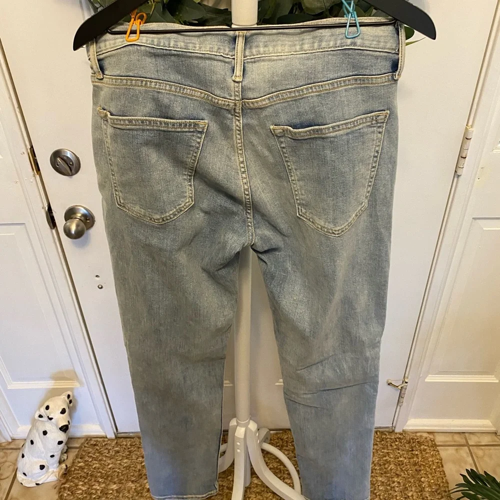 Mens Old Navy Slim Light Wash Blue Jeans 32x34 - Picture 2 of 6